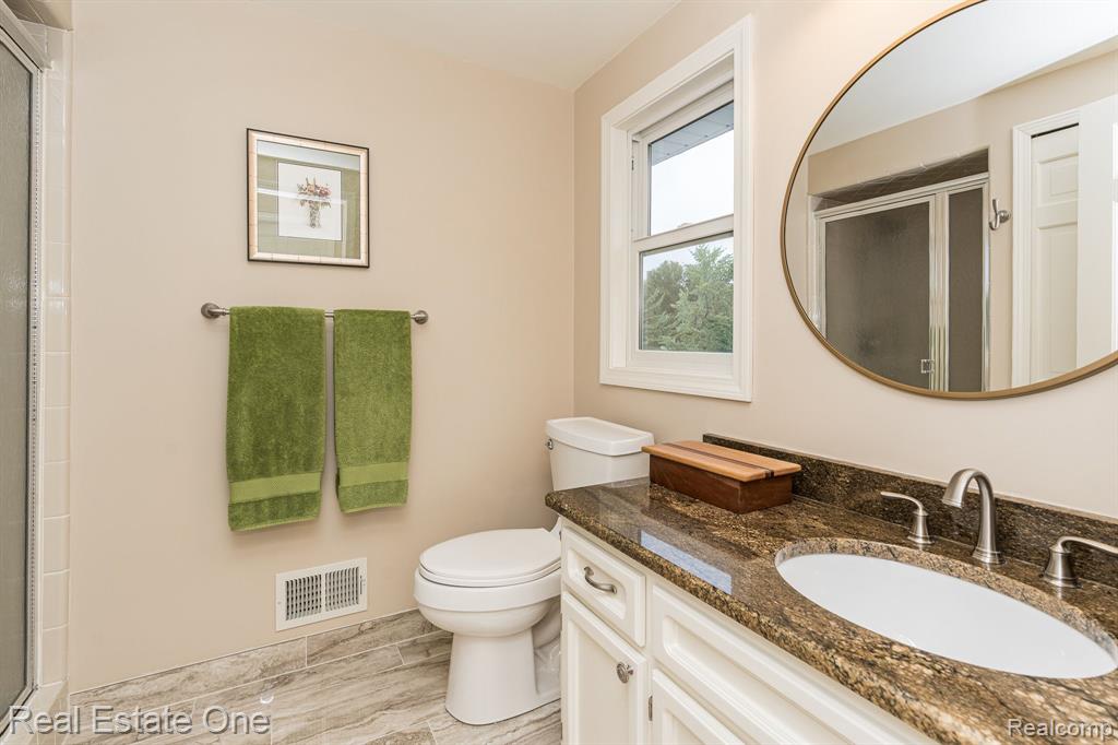 3307 Salem Court Rochester Hills, MI 48306 - Photo 20 of 36