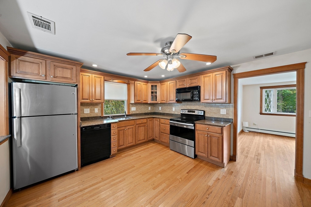 138 Lawson Road Scituate, MA 02066 - Photo 8 of 25 Gallery Image 8