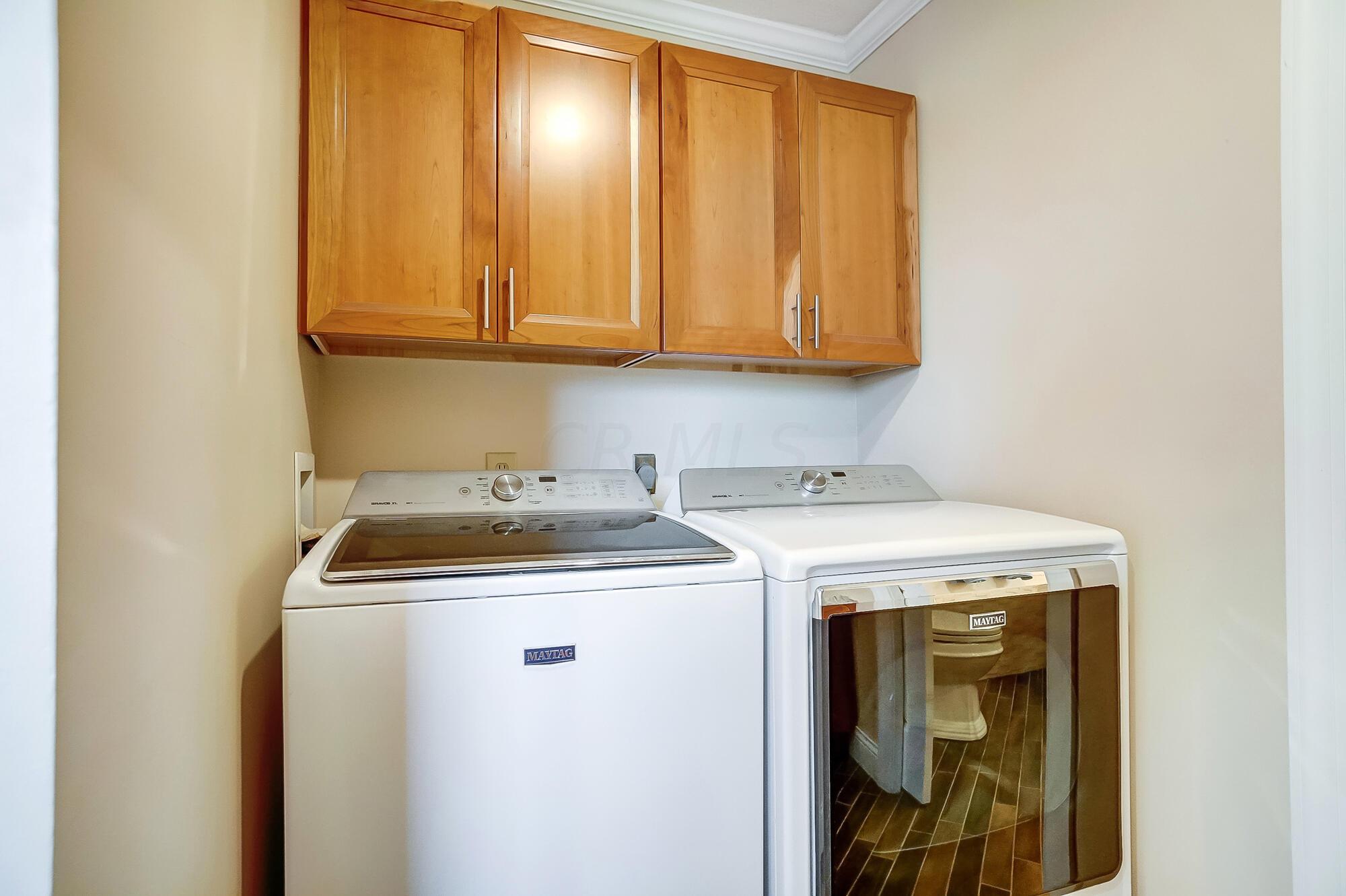 8205 Roberts Road Hilliard, OH 43026 - Photo 40 of 81 1st flr laundry rm