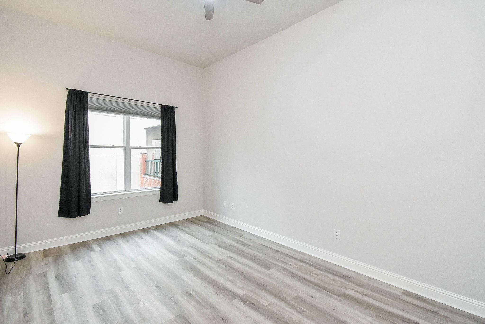 300 St Joseph Parkway, Unit 421 Houston, TX 77002 - Photo 19 of 32 an empty room with windows