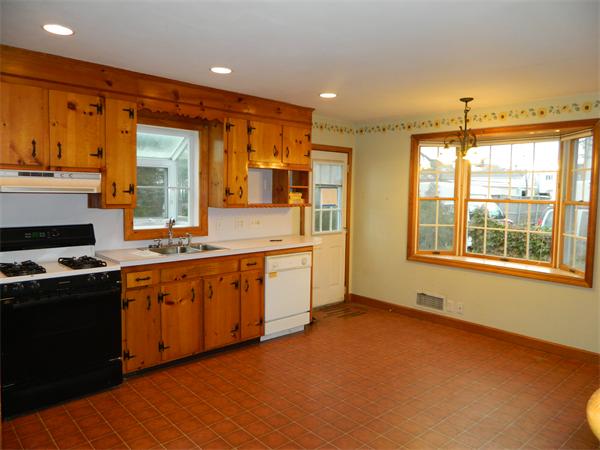 10 Cottage Avenue Danvers, MA 01923 - Photo 8 of 13