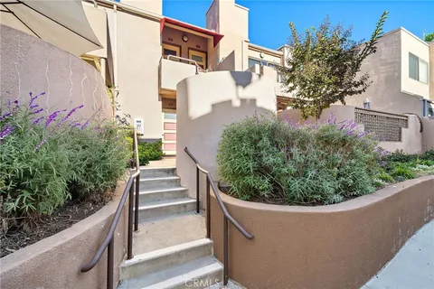 a view of a fountain in front of a house