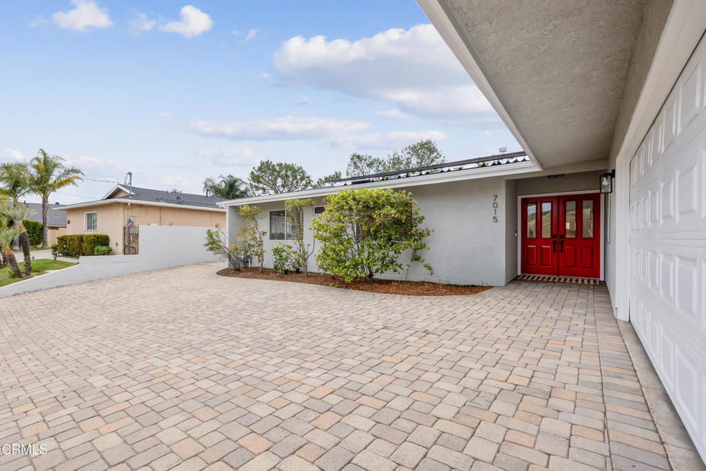 7015 Charrick Place Tujunga, CA 91042 - Photo 3 of 41 7015 Charrick-3