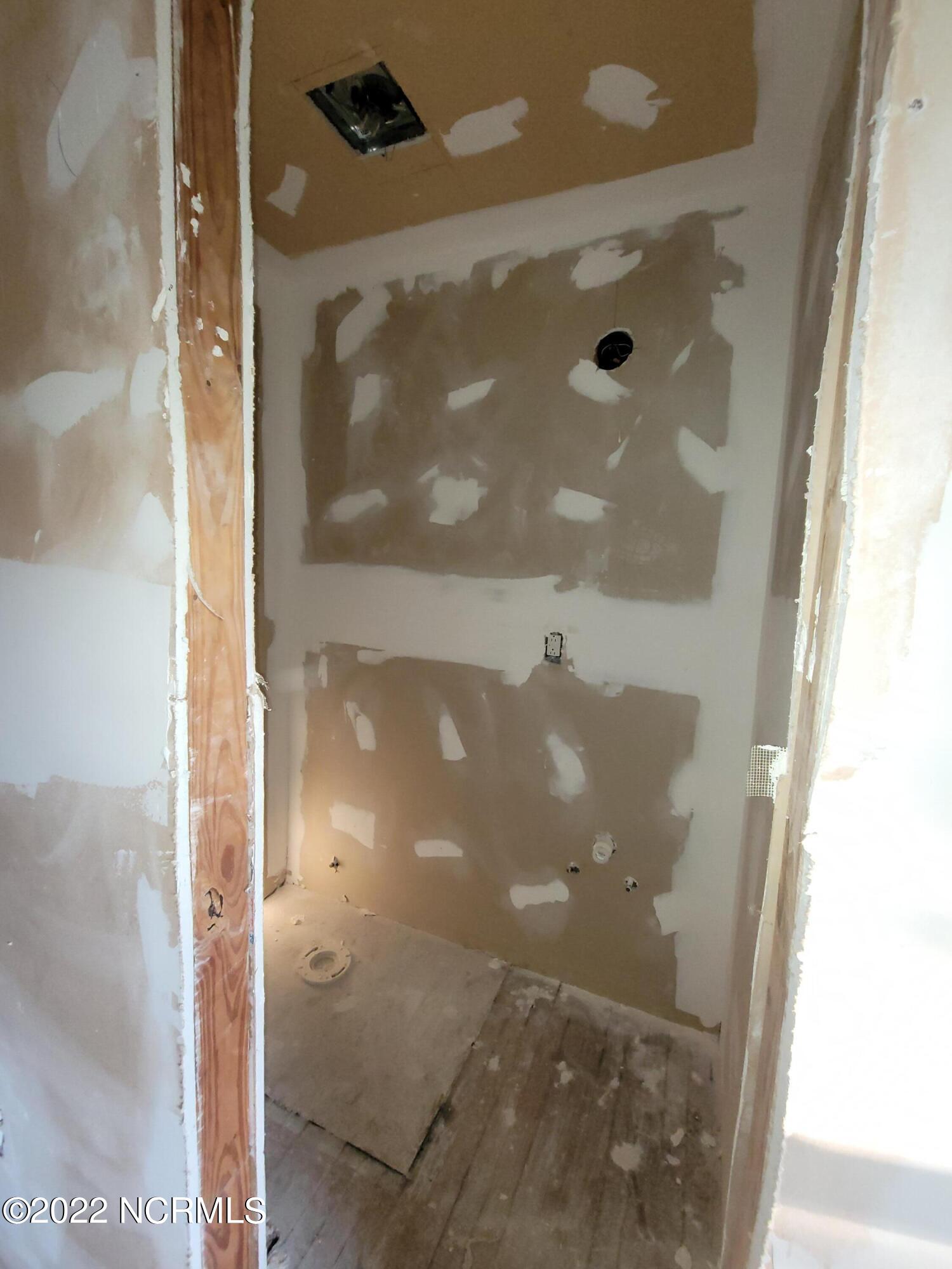 3925 Mary Chapel Road Halifax, NC 27839 - Photo 25 of 27 3925 Mary Chapel Rd Primary BdRm Bath