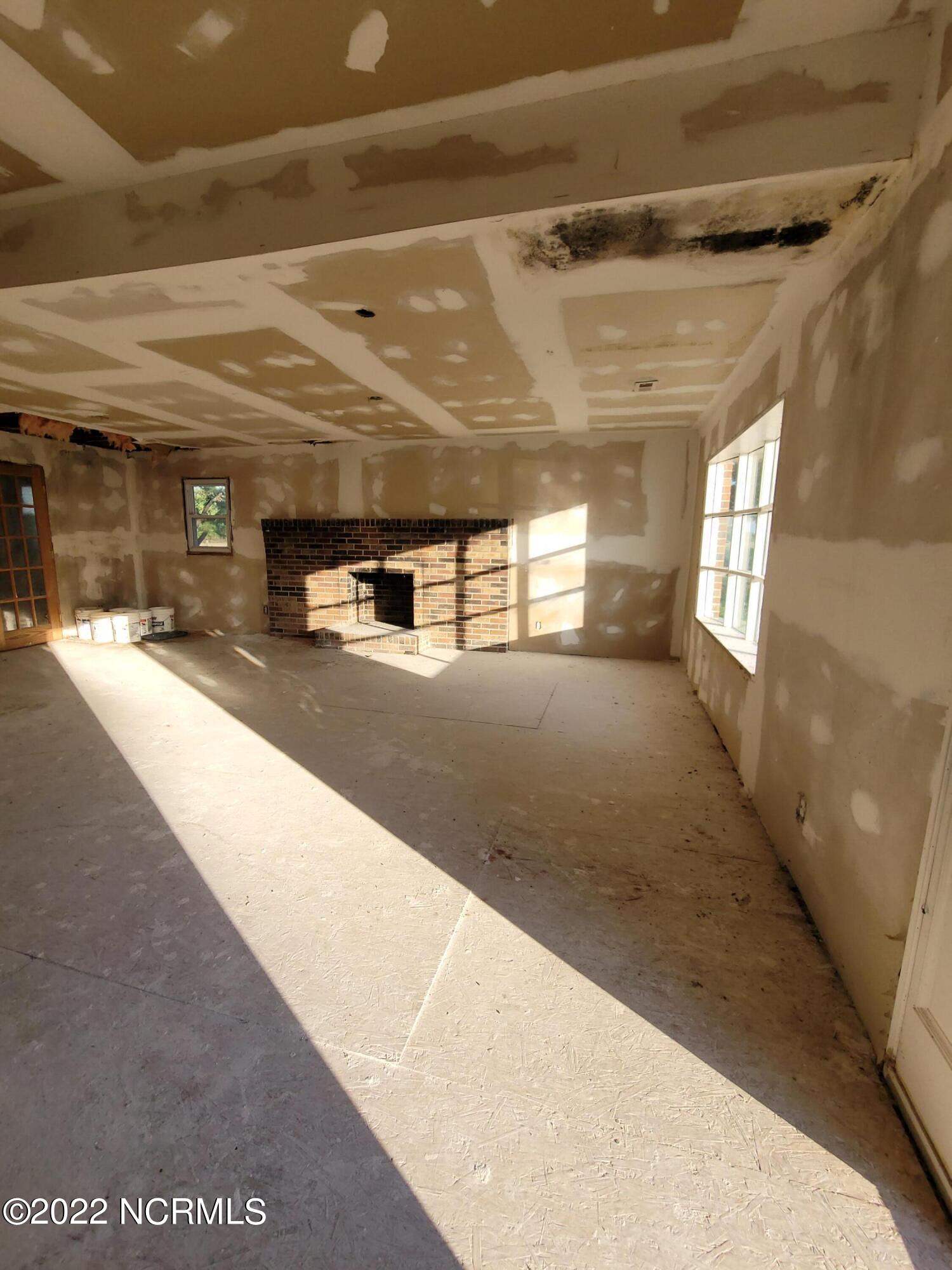 3925 Mary Chapel Road Halifax, NC 27839 - Photo 8 of 27 3925 Mary Chapel Rd Patio Room 1