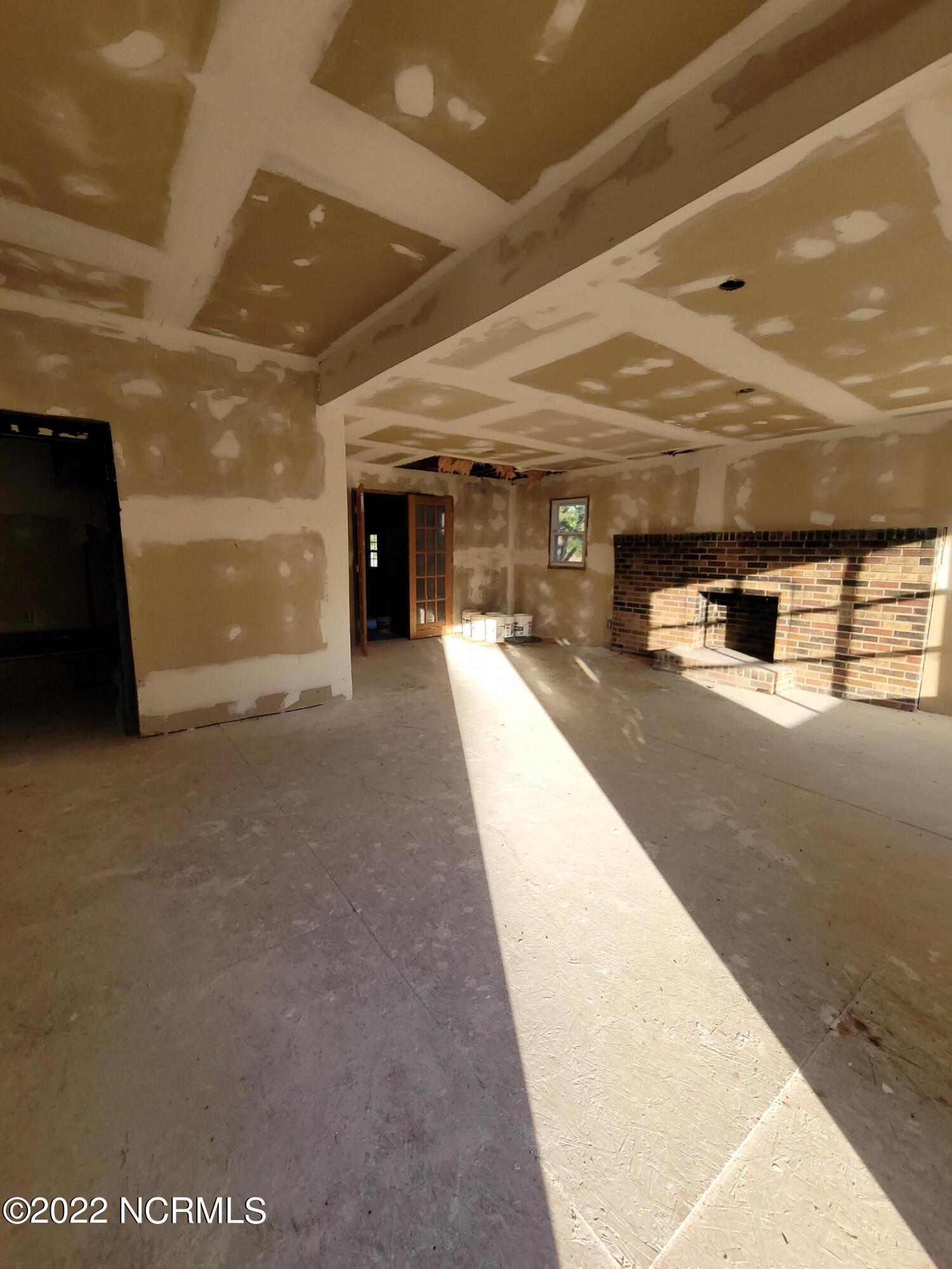 3925 Mary Chapel Road Halifax, NC 27839 - Photo 9 of 27 3925 Mary Chapel Rd Patio Room 2 Firepla