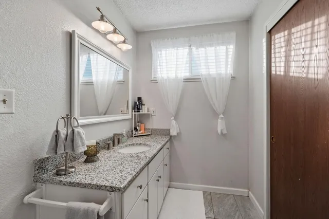 $489,999 | 811 Hacienda Avenue, Manteca, CA 95336