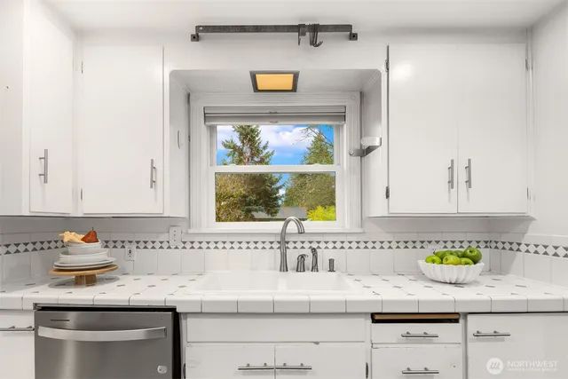 $874,998 | 14021 27th Avenue Northeast, Seattle, WA 98125