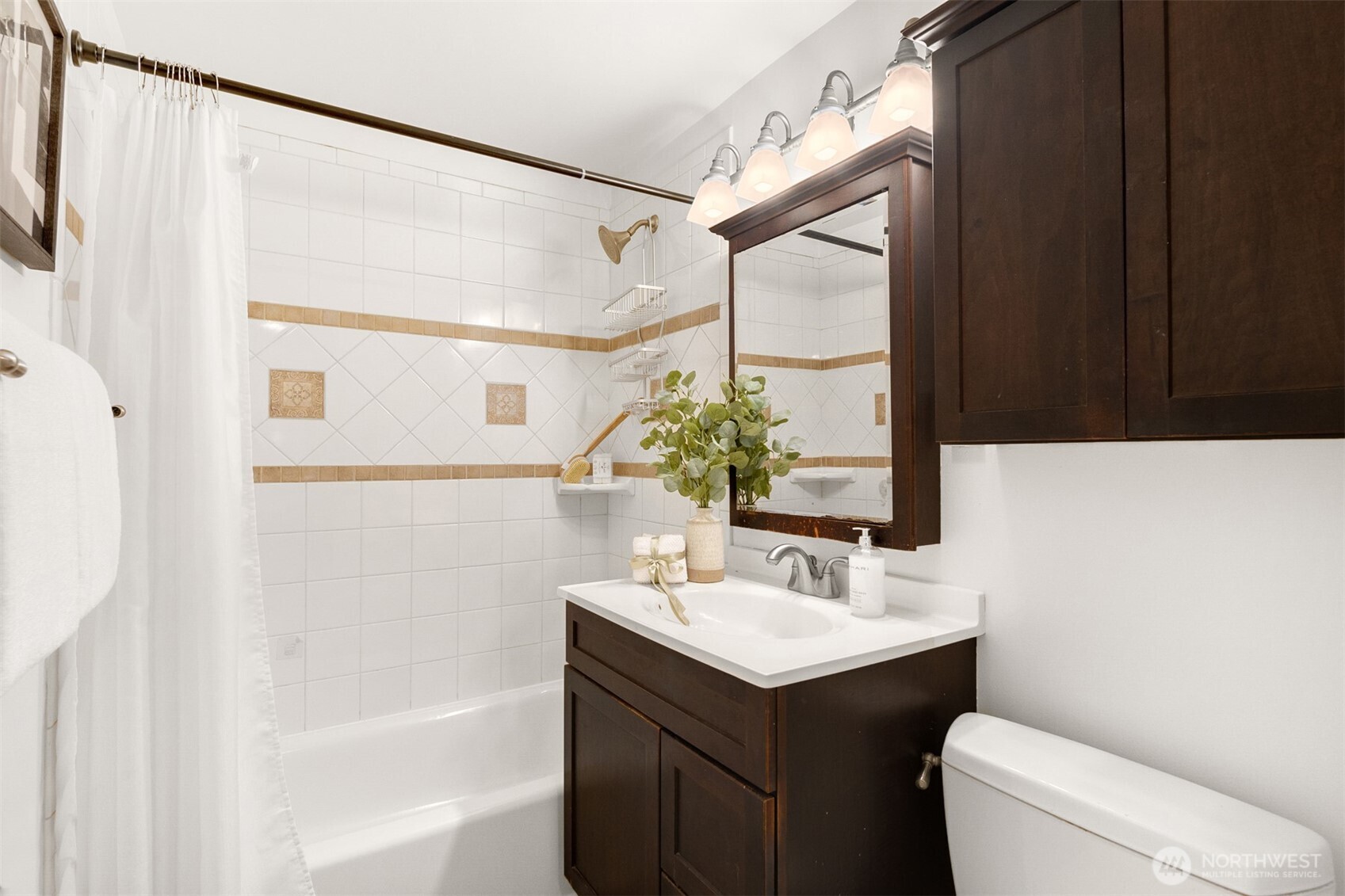 14021 27th Avenue Northeast Seattle, WA 98125 - Photo 19 of 32