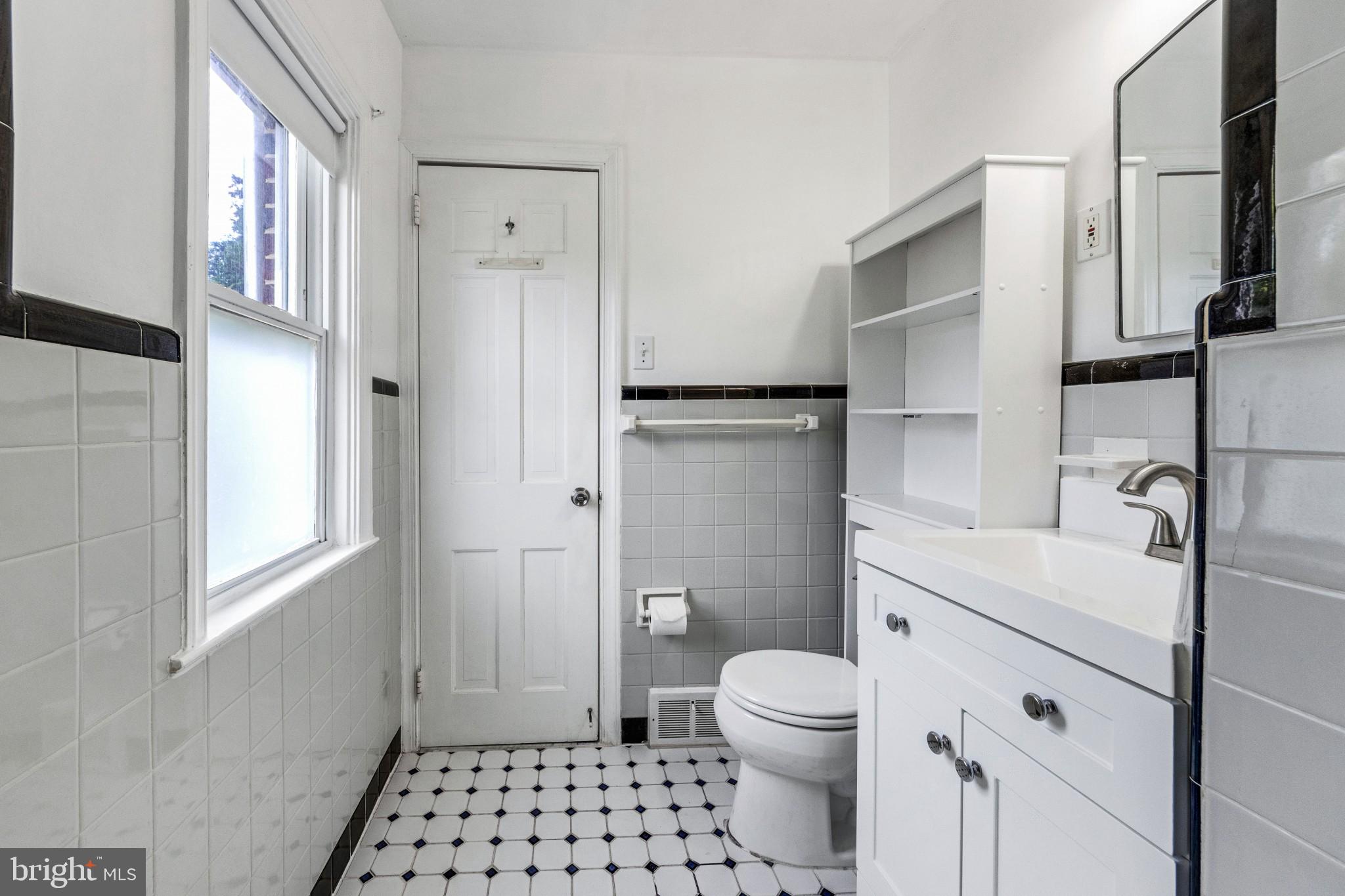 1 Lanfair Road Cheltenham, PA 19012 - Photo 11 of 23 Primary full bath