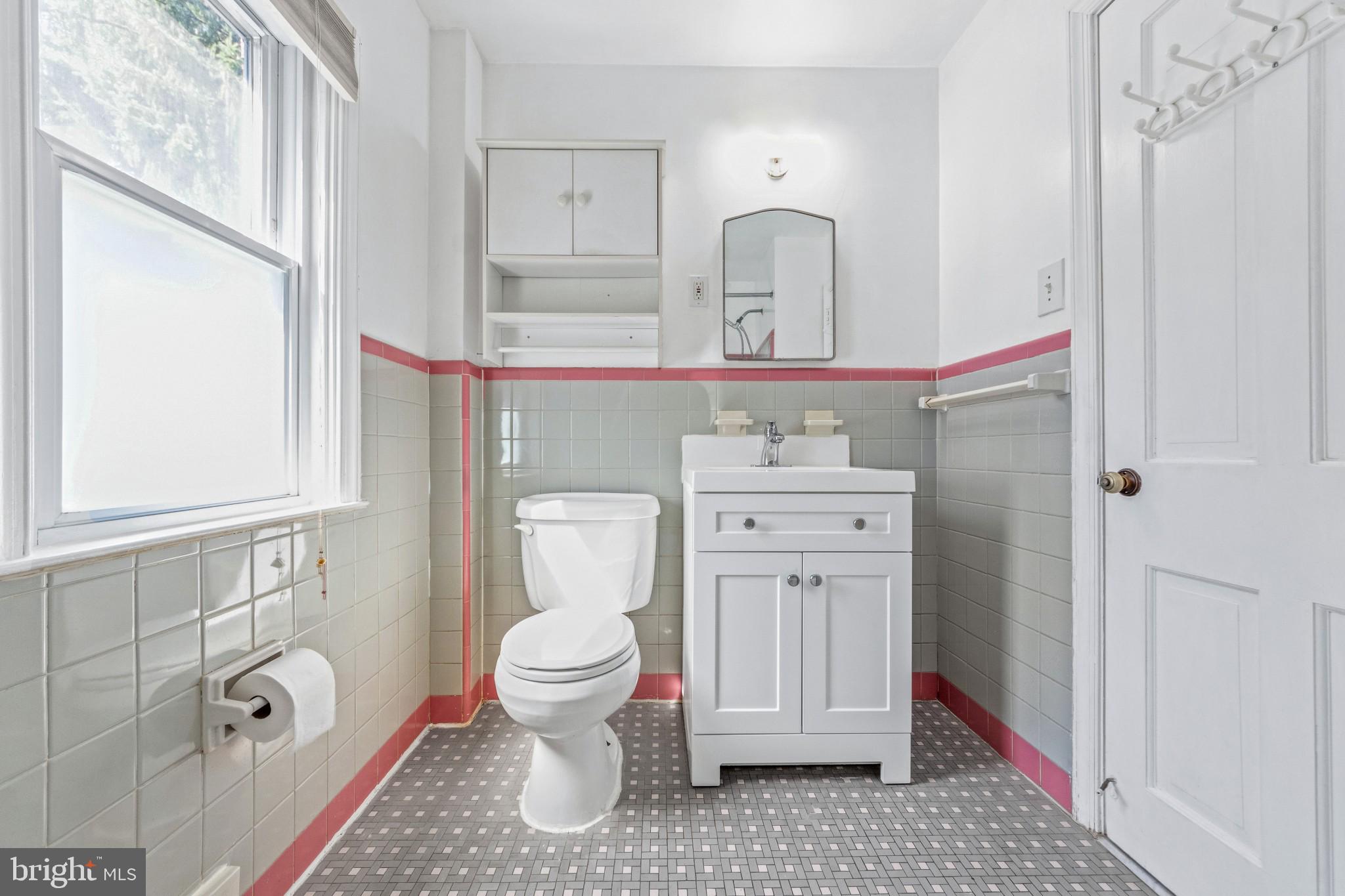 1 Lanfair Road Cheltenham, PA 19012 - Photo 16 of 23 Upstairs full hall bath