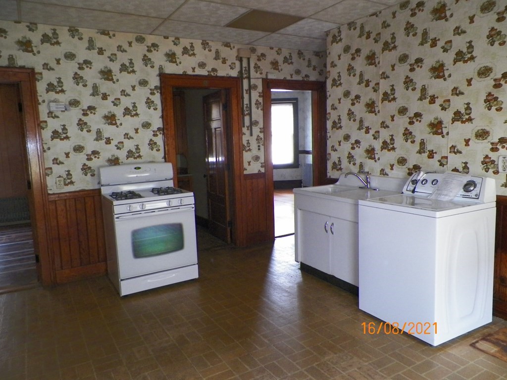 94 Vernon Street Worcester, MA 01610 - Photo 23 of 42