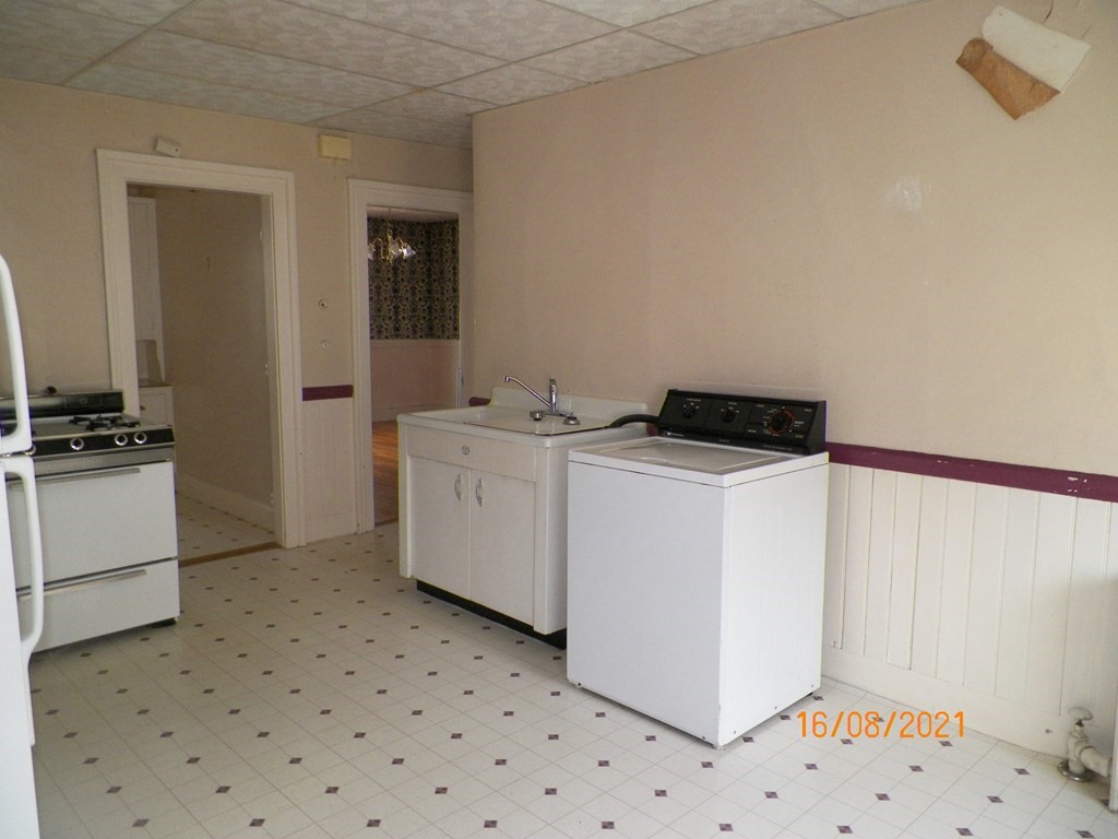 94 Vernon Street Worcester, MA 01610 - Photo 31 of 42