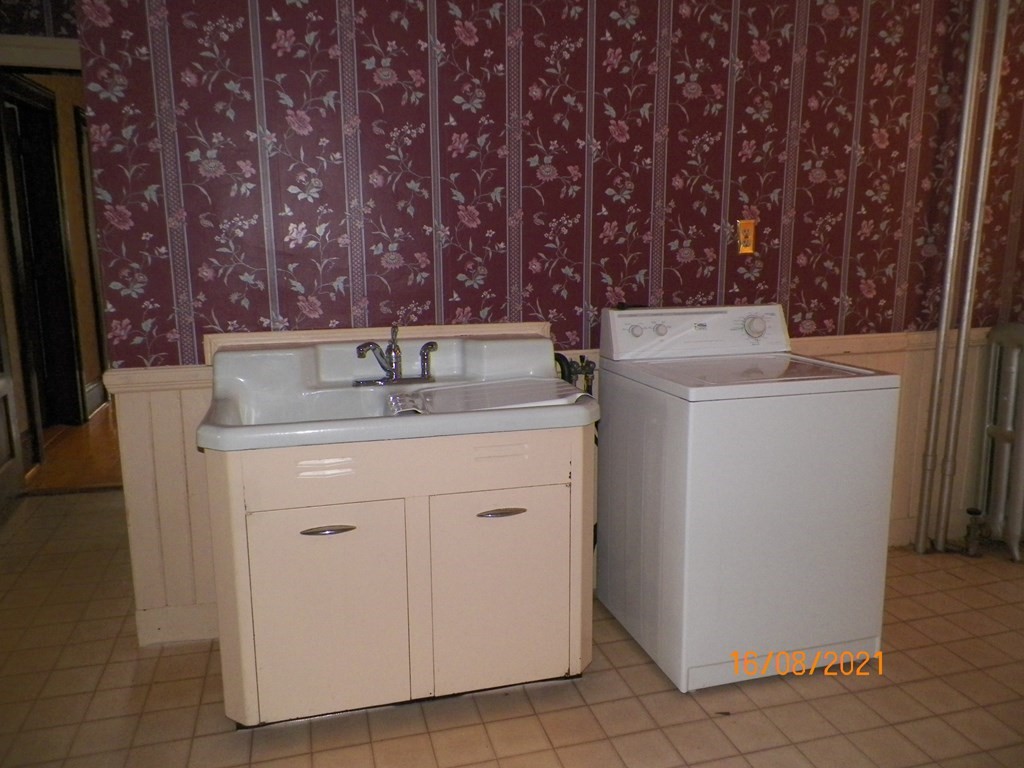 94 Vernon Street Worcester, MA 01610 - Photo 7 of 42