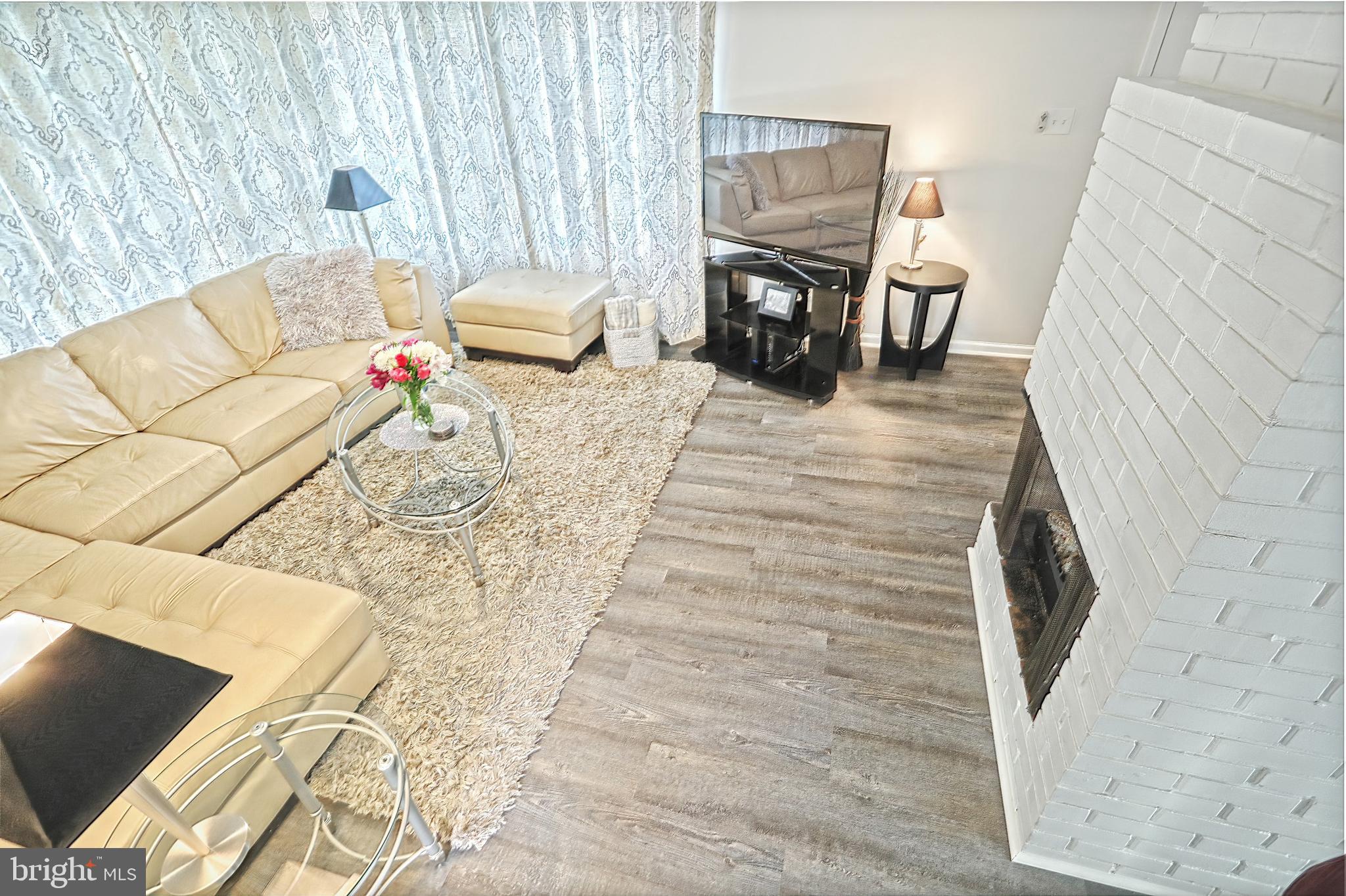 712 Fireside Road York, PA 17404 - Photo 5 of 30 Living Room
