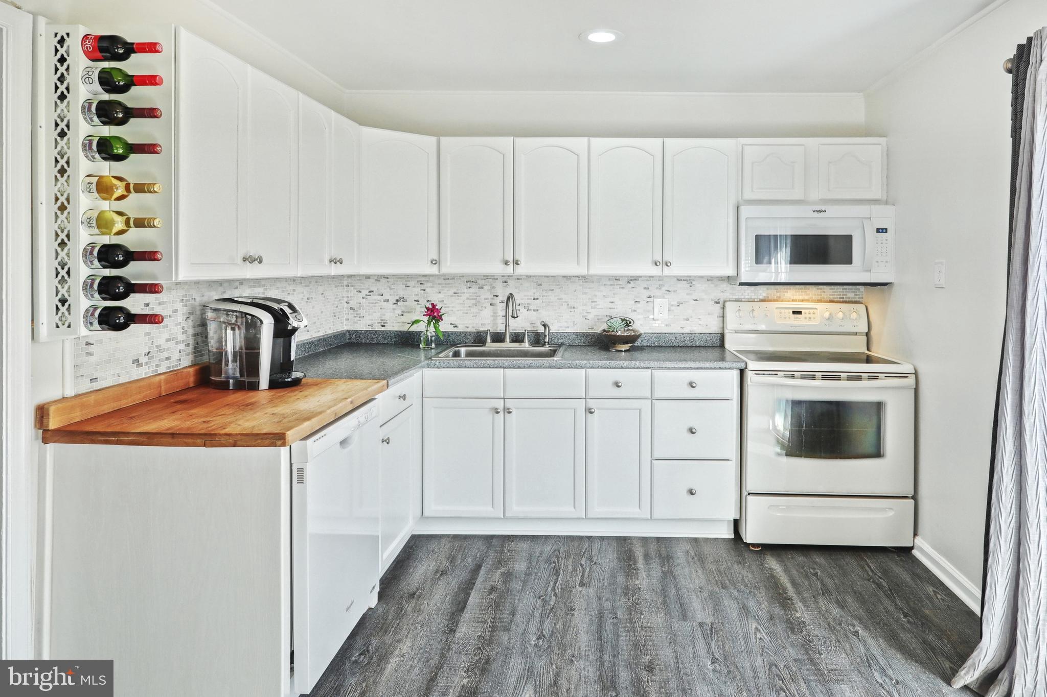 712 Fireside Road York, PA 17404 - Photo 7 of 30 Kitchen