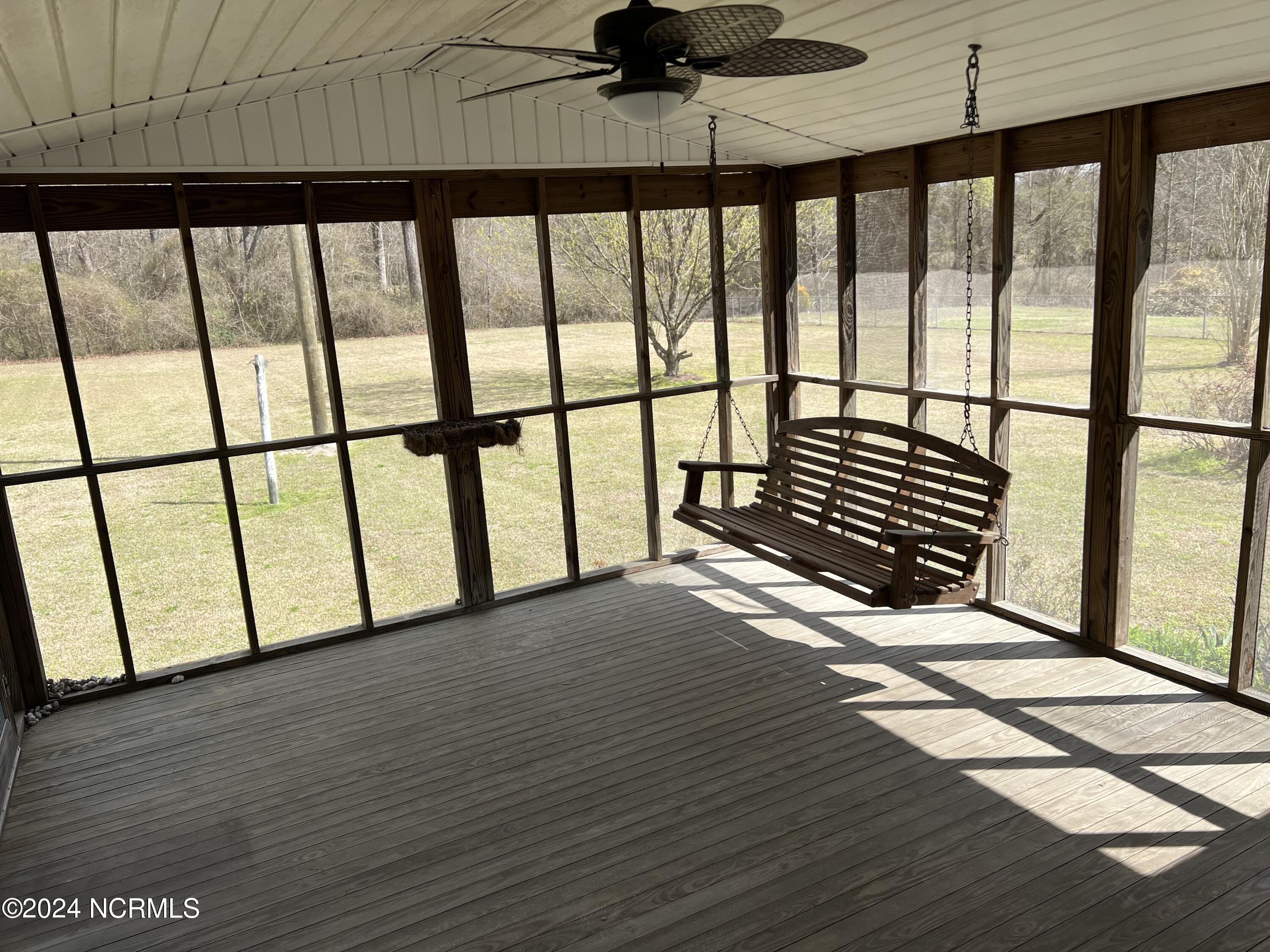 4345 Colonial Road Tarboro, NC 27886 - Photo 23 of 32 Large Screened in porch