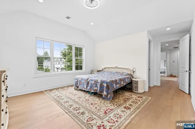 $1,299,000 | 110 Mason Court, Unit 3H, Haworth, NJ 07641