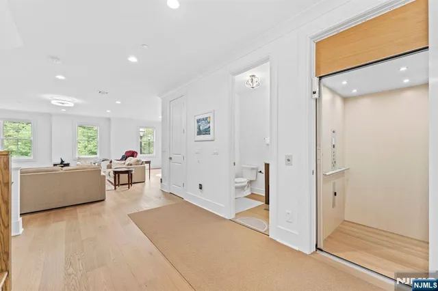 $1,299,000 | 110 Mason Court, Unit 3H, Haworth, NJ 07641