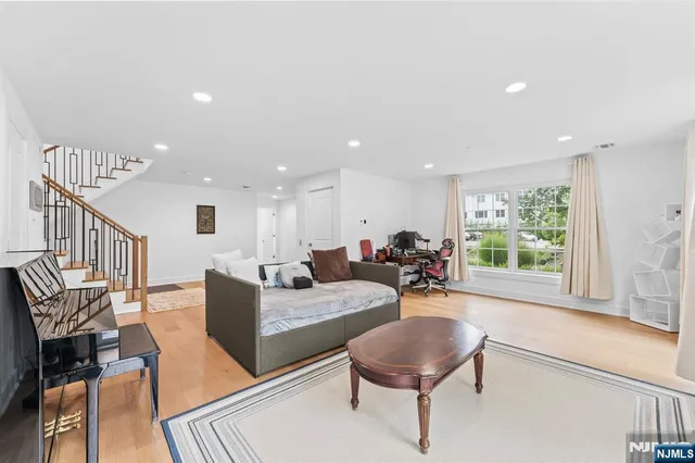 $1,299,000 | 110 Mason Court, Unit 3H, Haworth, NJ 07641