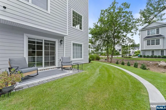 $1,299,000 | 110 Mason Court, Unit 3H, Haworth, NJ 07641