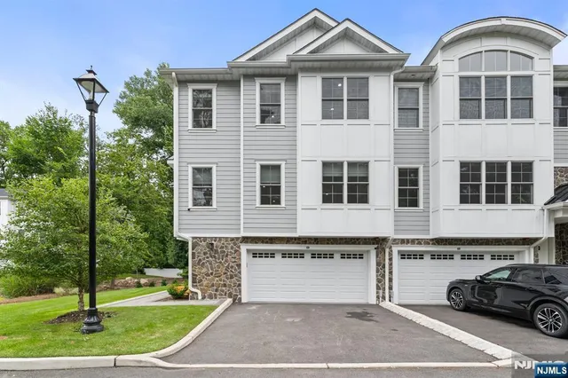 $1,299,000 | 110 Mason Court, Unit 3H, Haworth, NJ 07641