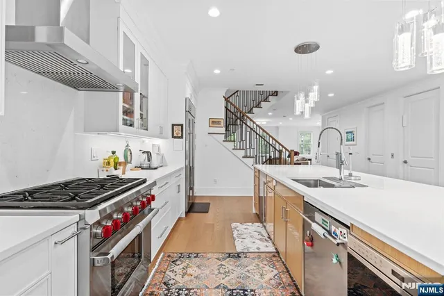 $1,299,000 | 110 Mason Court, Unit 3H, Haworth, NJ 07641