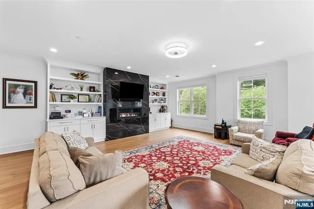 $1,299,000 | 110 Mason Court, Unit 3H, Haworth, NJ 07641