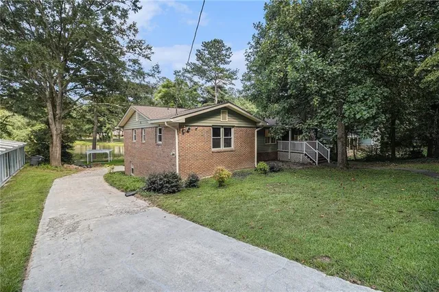a view of a backyard of house