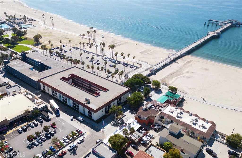 3939 East Allin, Unit 109 Long Beach, CA 90803 - Photo 17 of 21 a view of a balcony with chairs