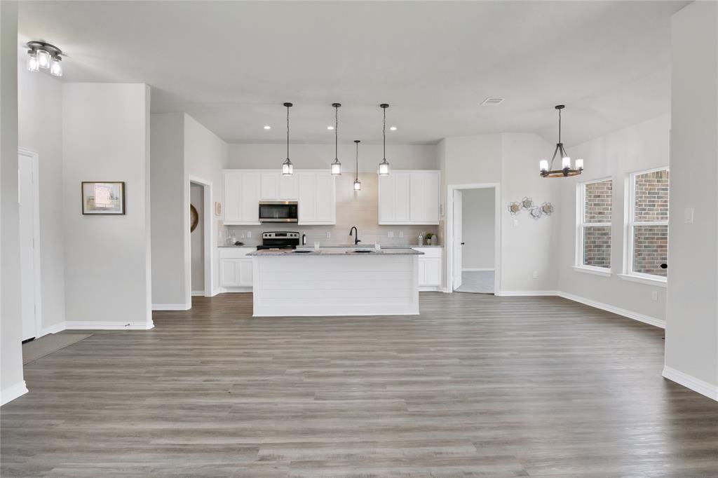 115 Panther Loop Mabank, TX 75147 - Photo 8 of 29 Spacious, light and bright!
