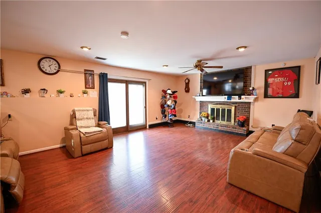 $430,000 | 909 Tam-O-Shanter Drive, Kansas City, MO 64145