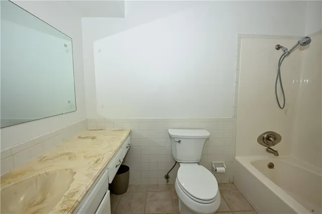 $430,000 | 909 Tam-O-Shanter Drive, Kansas City, MO 64145