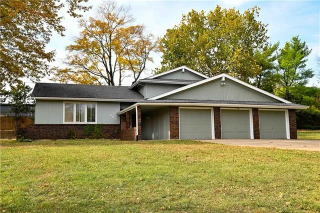 $430,000 | 909 Tam-O-Shanter Drive, Kansas City, MO 64145