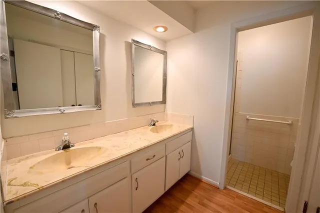 $430,000 | 909 Tam-O-Shanter Drive, Kansas City, MO 64145