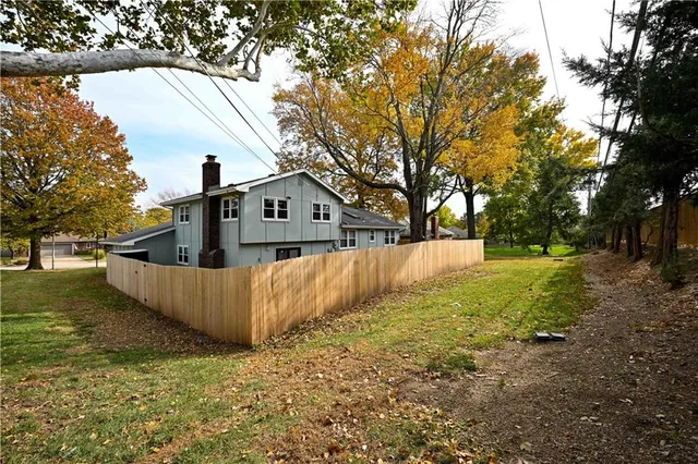 $430,000 | 909 Tam-O-Shanter Drive, Kansas City, MO 64145