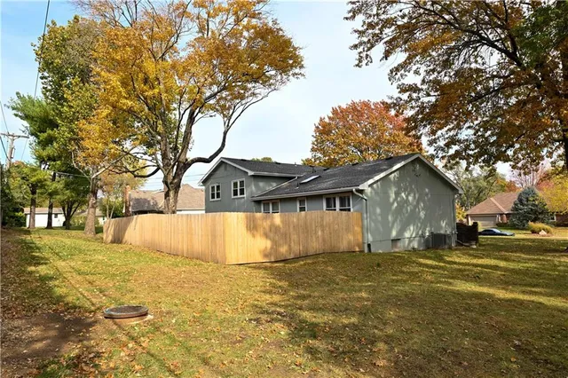 $430,000 | 909 Tam-O-Shanter Drive, Kansas City, MO 64145