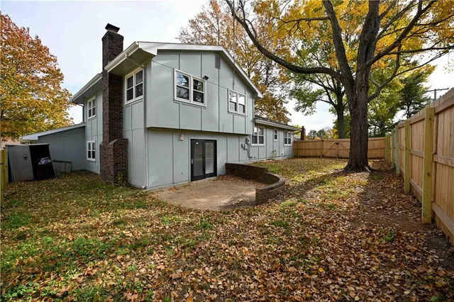 $430,000 | 909 Tam-O-Shanter Drive, Kansas City, MO 64145