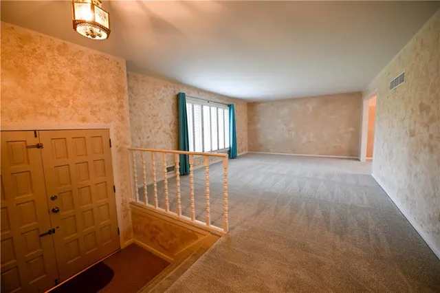 $430,000 | 909 Tam-O-Shanter Drive, Kansas City, MO 64145