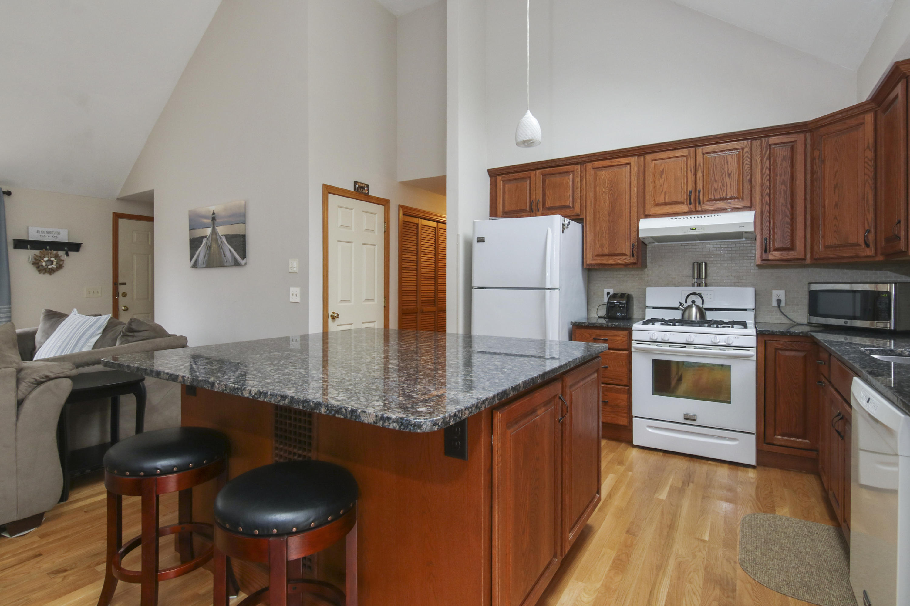 21 Spruce Grove Road Harwich, MA 02645 - Photo 11 of 20 008-photo--8073328