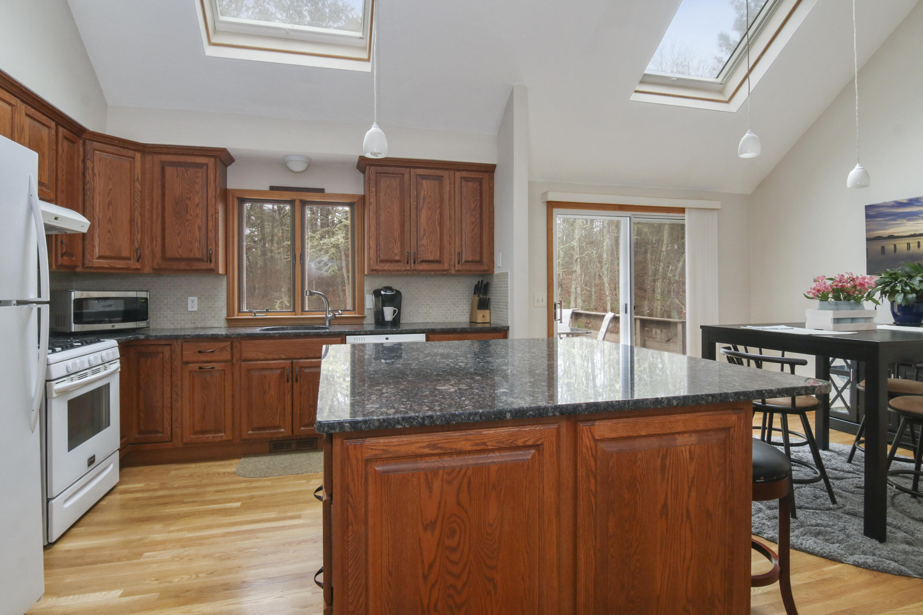 21 Spruce Grove Road Harwich, MA 02645 - Photo 10 of 20 007-photo--8073329