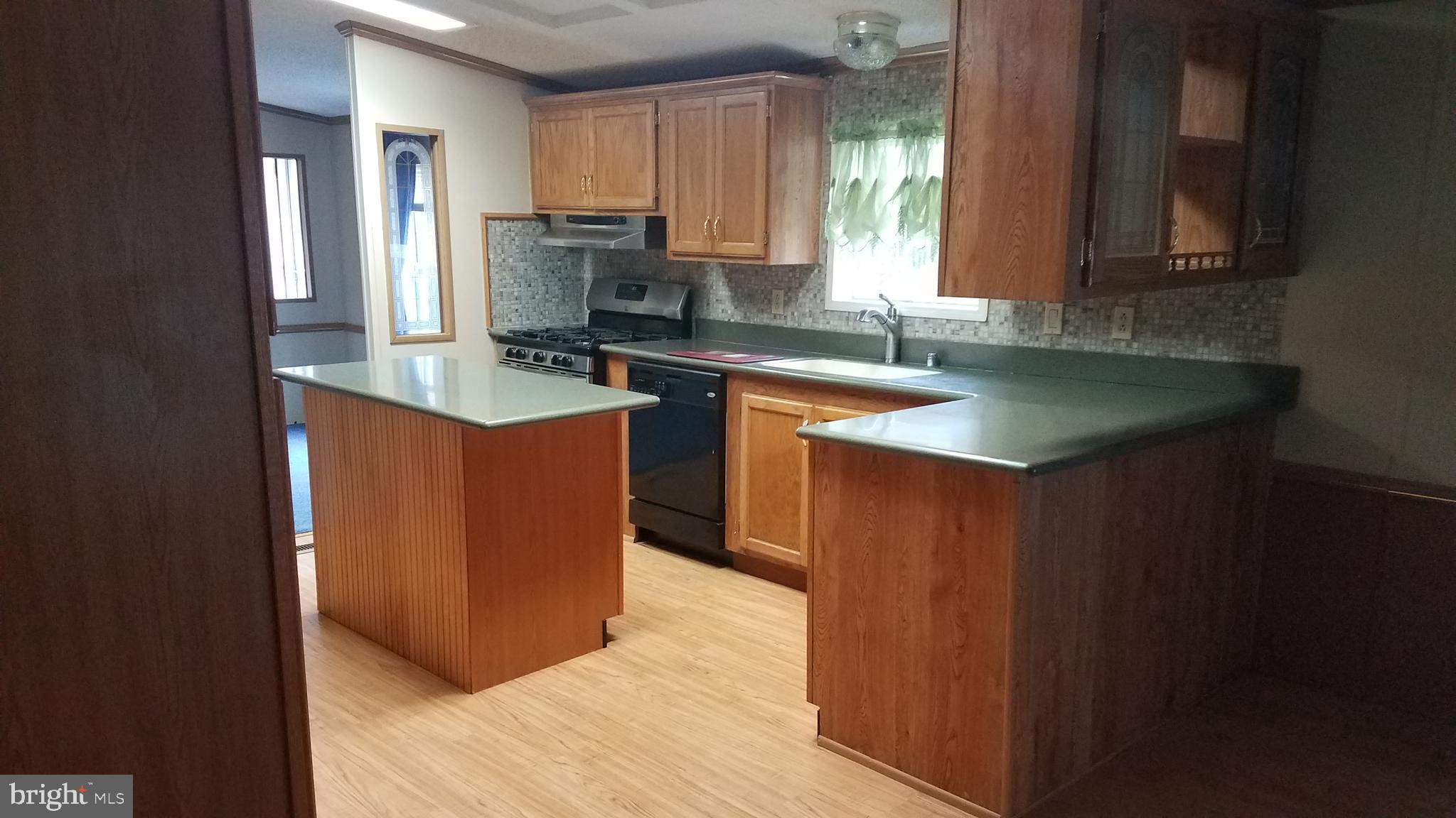 142 Lassiter Circle Finksburg, MD 21048 - Photo 8 of 49 Kitchen