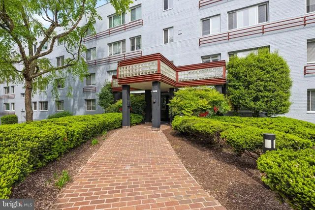 $1,800 | 3701 5th Street South, Unit 406, Arlington, VA 22204