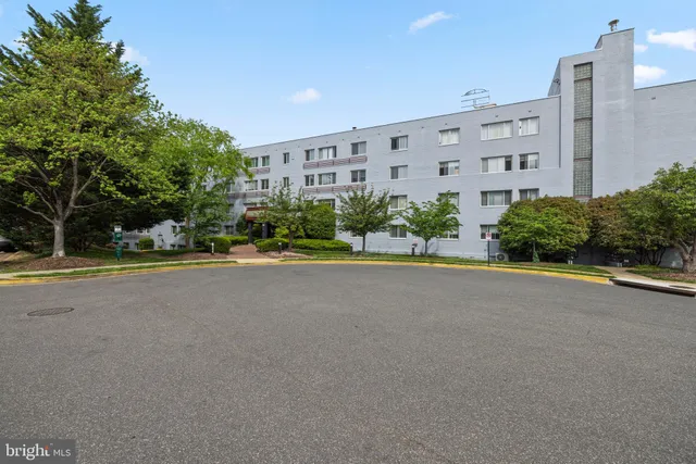 $1,800 | 3701 5th Street South, Unit 406, Arlington, VA 22204