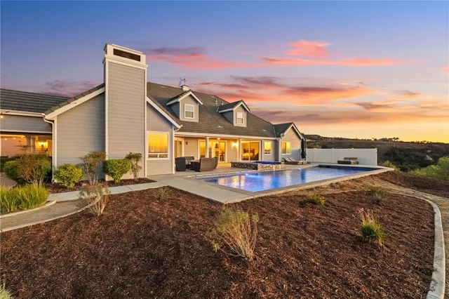 a view of a livingroom with furniture hardwood floor and a ceiling fan