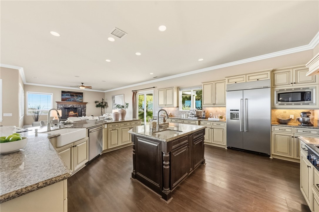 40267 Scanlon Road Temecula, CA 92592 - Photo 30 of 68 a kitchen with stainless steel appliances granite countertop a stove refrigerator and a sink