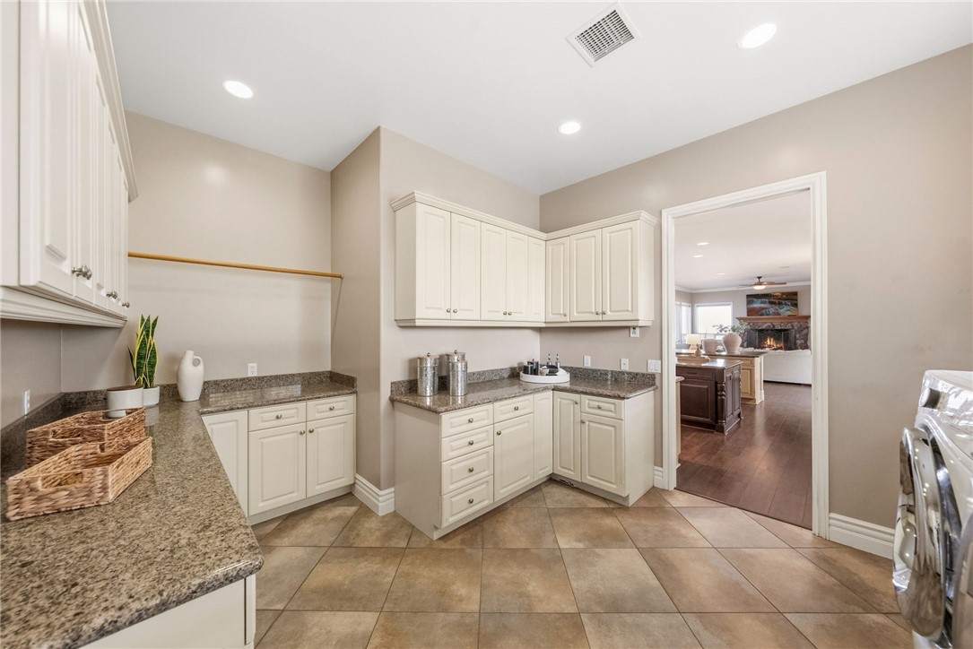 40267 Scanlon Road Temecula, CA 92592 - Photo 40 of 68 a kitchen with a stove top oven and cabinets