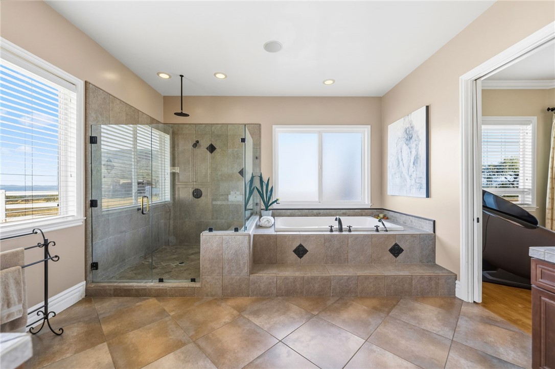 40267 Scanlon Road Temecula, CA 92592 - Photo 54 of 68 a spacious bathroom with a tub shower sink and mirror