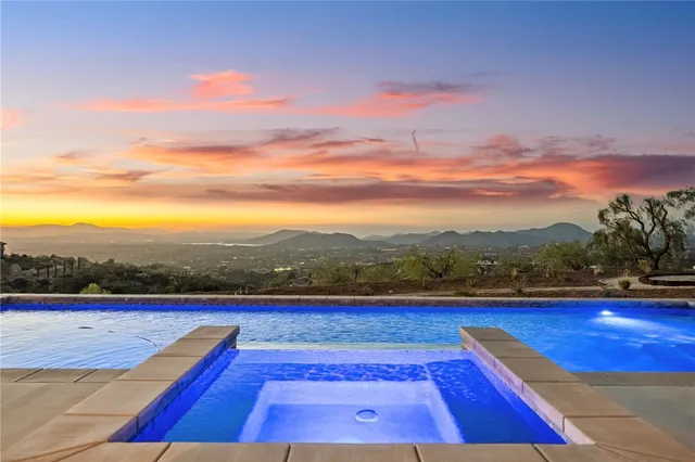 a view of a houses with sky view