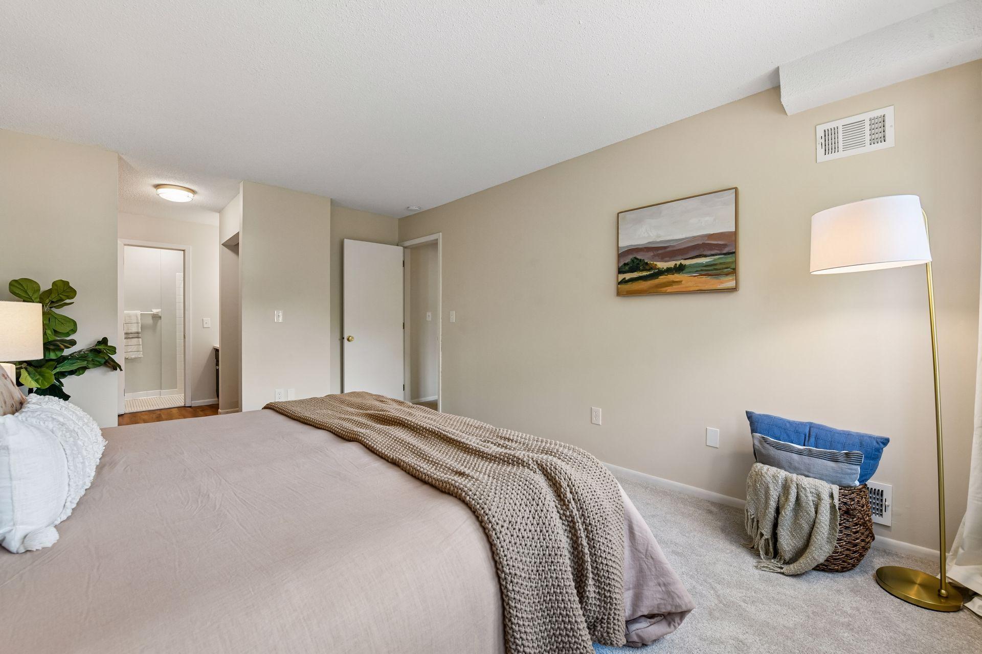 8948 Neill Lake Road, Unit B Eden Prairie, MN 55347 - Photo 23 of 35 Gallery Image 23